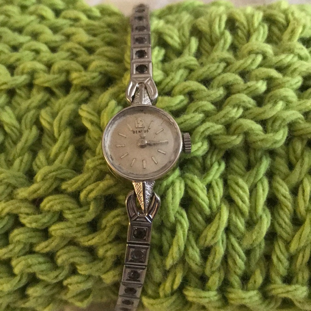 Vintage Beautiful Benrus 14 ct white gold